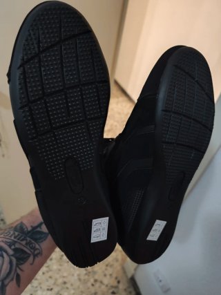 Botas de moto caña baja negras completamente nueva