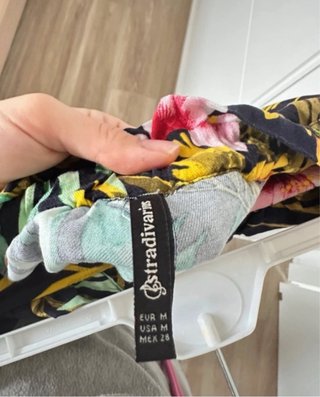 Shorts Estampado Tropical Negro Multicolor