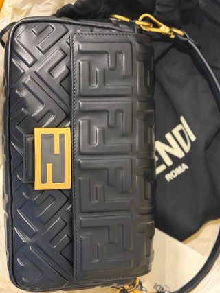 Borsa Fendi Baguette Mediana in Pelle Nera