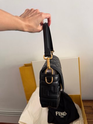 Borsa Fendi Baguette Mediana in Pelle Nera