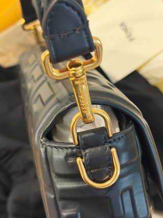 Borsa Fendi Baguette Mediana in Pelle Nera
