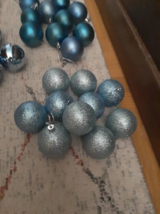 Bolas de Navidad Azules y Blancas