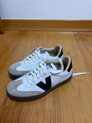 Zapatillas Veja Blancas y Grises
