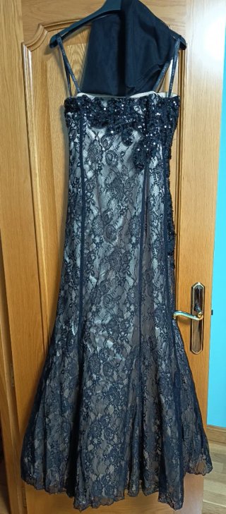 Vestido de fiesta negro con encaje