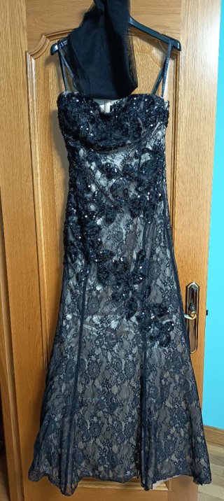 Vestido de fiesta negro con encaje