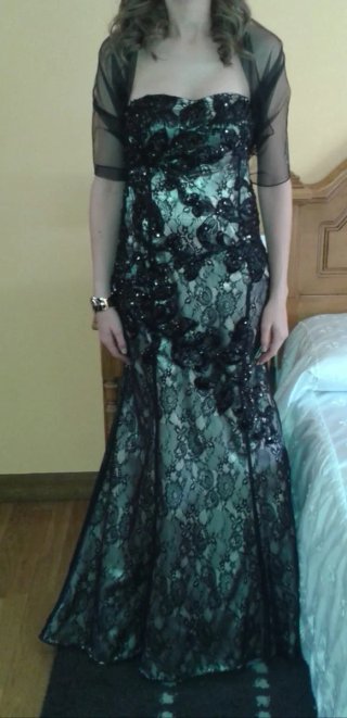 Vestido de fiesta negro con encaje