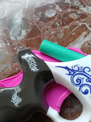 Dos Pistolas Juguete Nerf Rebelle (10€ ambas)