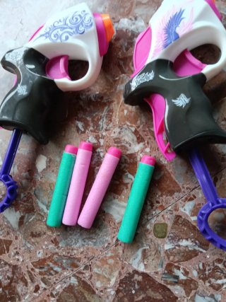 Dos Pistolas Juguete Nerf Rebelle (10€ ambas)