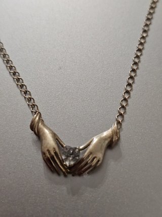 Collar Manos Corazón Cris