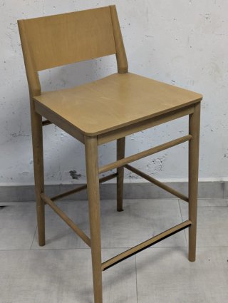 Banqueta de madera escandinavo