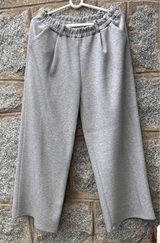 Pantalón ancho gris