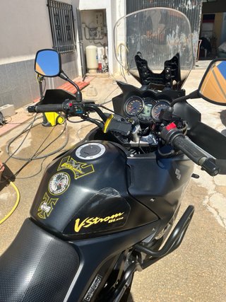 Suzuki V-Strom 650 Negra