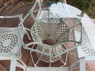 Mesa y 4 Sillas Jardín Cristal y Metal .un metro