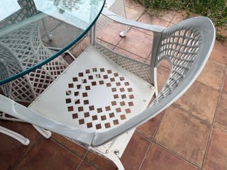 Mesa y 4 Sillas Jardín Cristal y Metal .un metro
