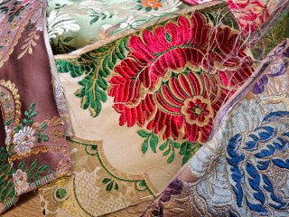 Lote retales telas falleras seda