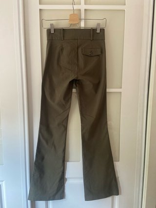 Pantalón caqui ajustado