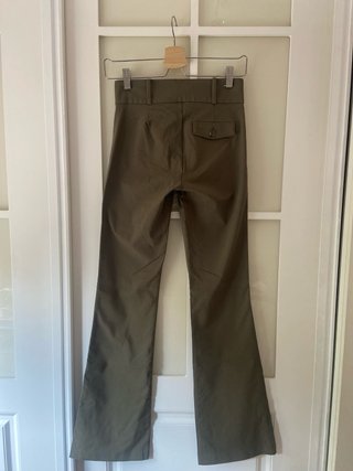 Pantalón caqui ajustado