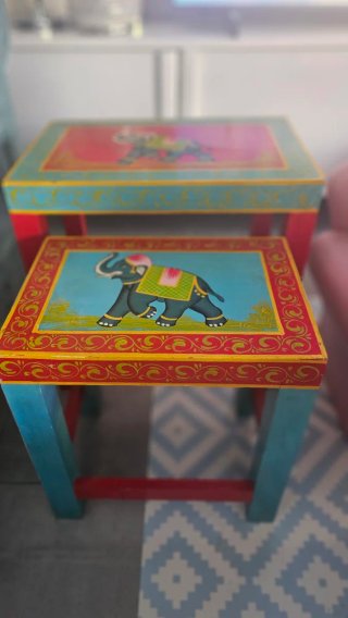 Mesitas nido de madera pintadas a mano