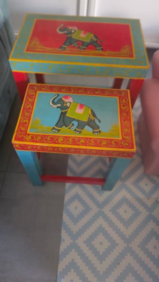 Mesitas nido de madera pintadas a mano