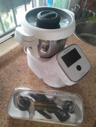 Robot de Cocina Blanco.