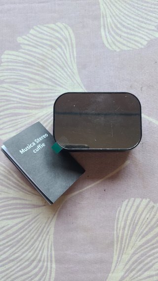 Fones de ouvido estéreo musicais nunca usados.