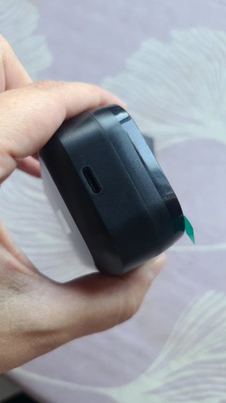Fones de ouvido estéreo musicais nunca usados.