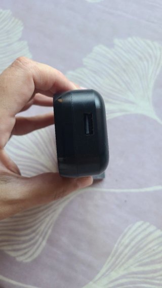 Fones de ouvido estéreo musicais nunca usados.