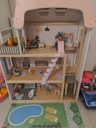 Casa de muñecas de madera