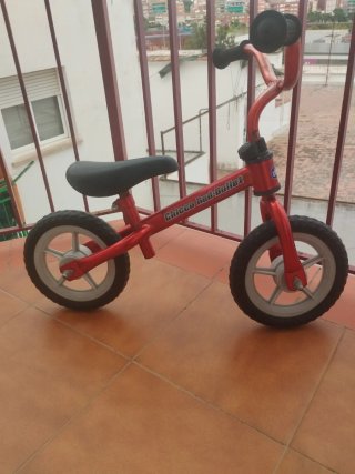 Bicicleta de equilibrio Chicco Roja
