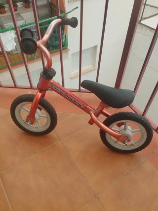 Bicicleta de equilibrio Chicco Roja