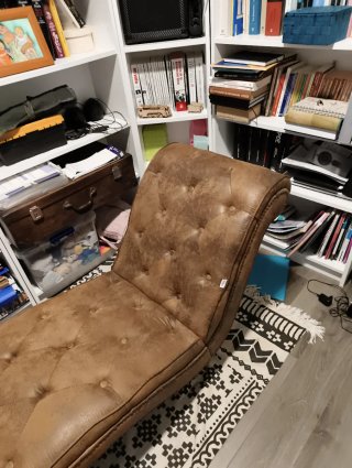 Diván de piel marrón. (170). ( Precio web 270) Sil