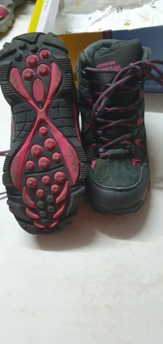 Botas de montaña niña talla 32