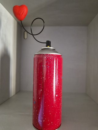 Scultura Banksy Bomboletta Spray Rossa Cuore