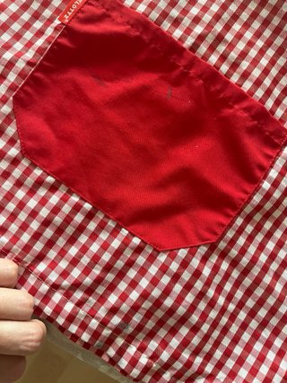 Babero infantil para el cole cuadros rojo 3 años.