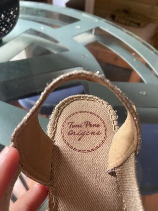 Sandalias cuña beige y doradas
