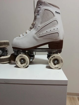 Patines blancos de ruedas
