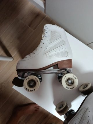 Patines blancos de ruedas