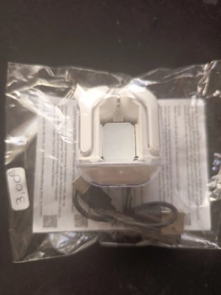 iPod blanco con cable