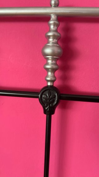 Cabecero de cama metálico