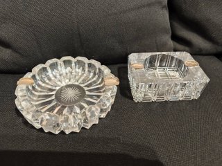 Dos ceniceros de cristal tallado