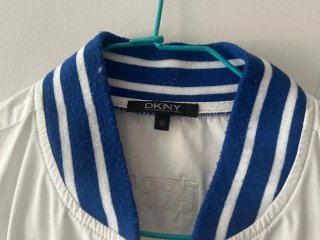 Cazadora DKNY Hombre Blanca y Azul