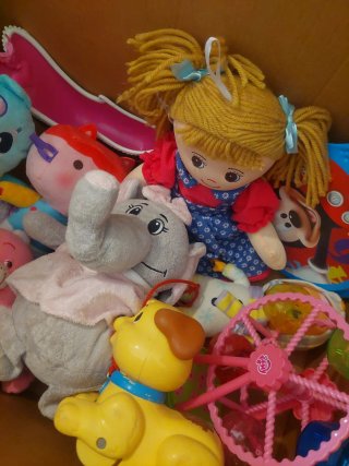 Lote de peluches y juguetes, gabby,nenuco, monster