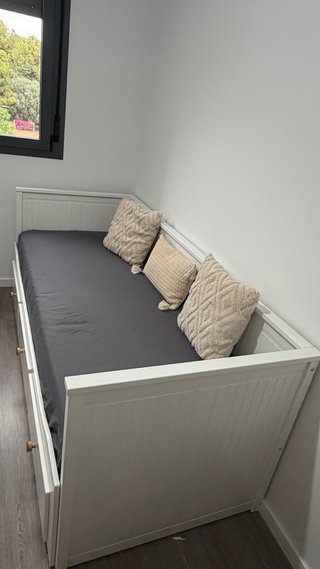 Cama Diván IKEA HEMNES + 2 colchones 90cm