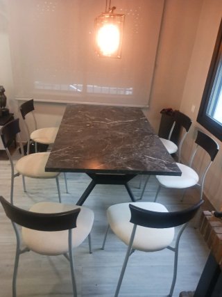 Sillas de comedor beige y gris