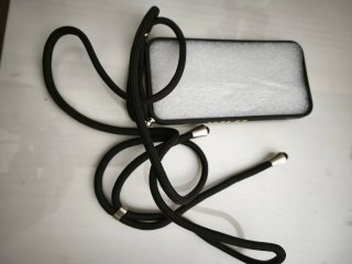 Funda iPhone 13 Pro Negra con Cordón