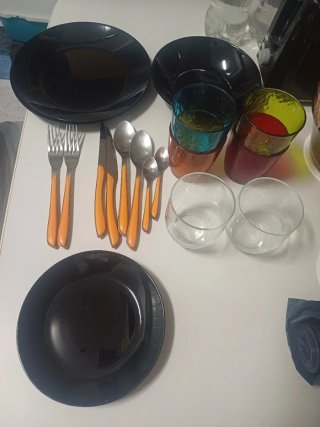 Set di stoviglie e posate