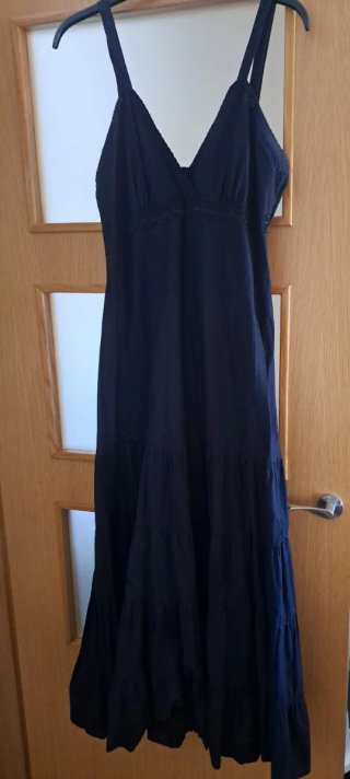 Vestido largo negro con tirantes