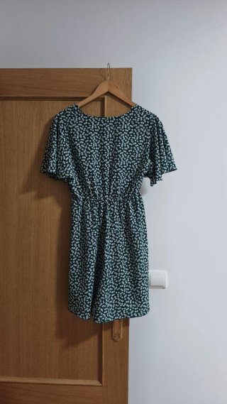 Vestido verde con estampado floral