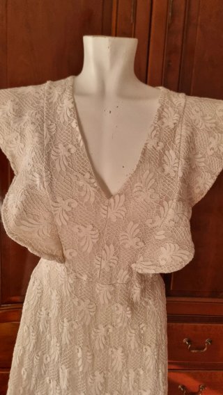 Vestido largo encaje beige talla M,nuevo