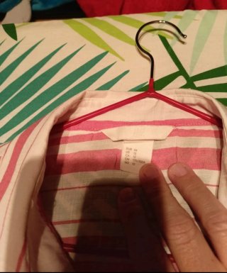 Camisa de rayas roja y blanca
